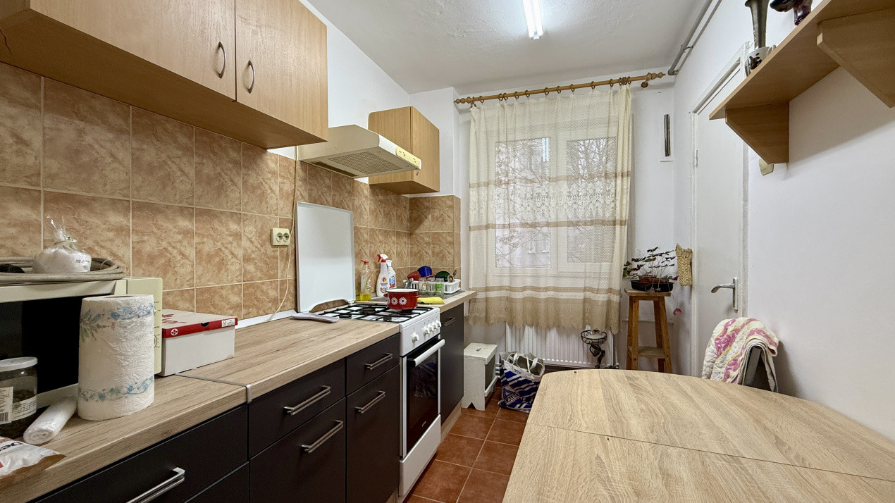 Apartament cu 3 camere si 2 bai de inchiriat, zona Circumvalatiuni 7, foxfort.ro