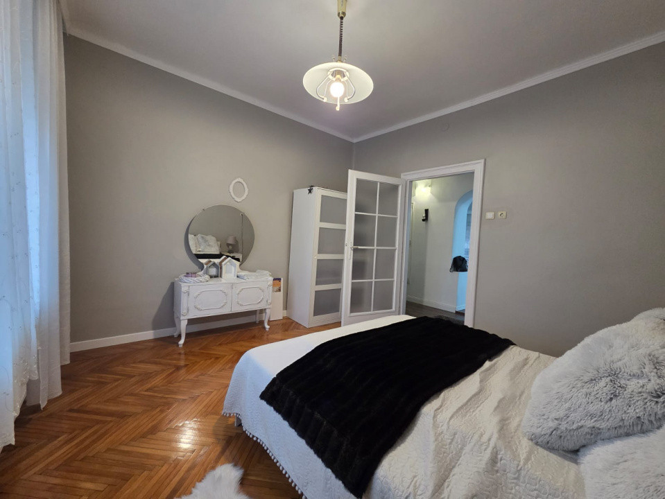 De vanzare apartament de lux cu 5 camere in Arad, zona Ultracentral 5, foxfort.ro