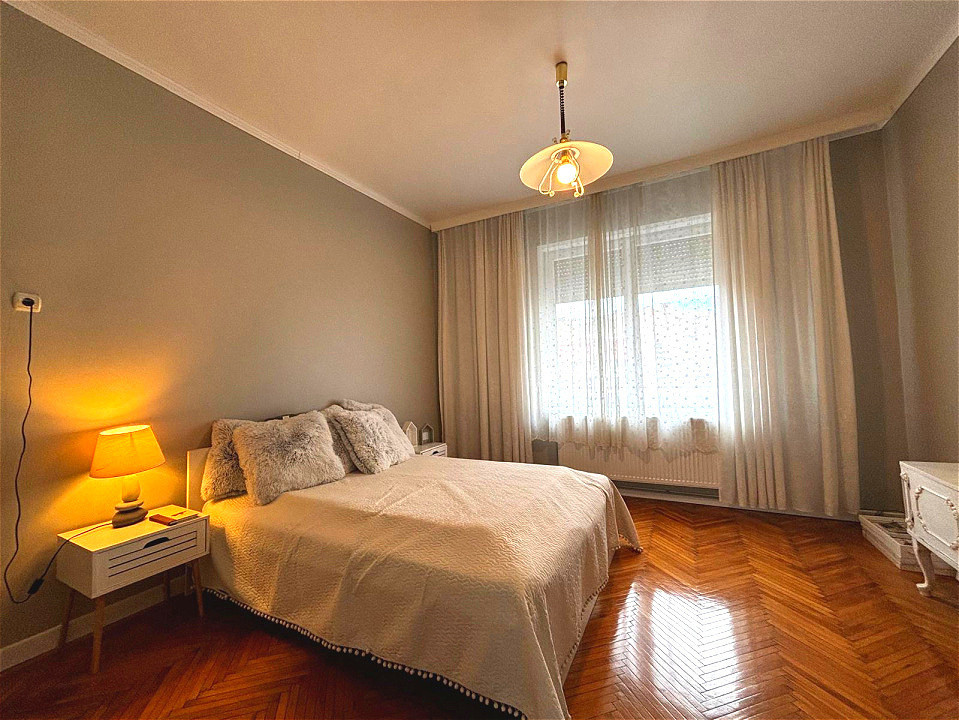 194 mp apartament de lux + 195 mp curte individuala, zona Centrala, Arad 1, foxfort.ro
