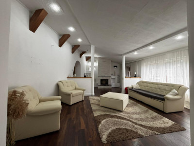 Apartament de lux 180mp cu boxa amenajata ca apartament 30mp,curte 195mp,Central