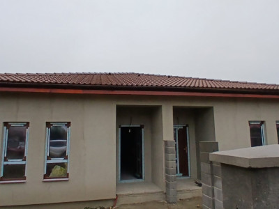 Duplex cu 3 camere si teren de 325 mp in Sanmihaiul Roman 