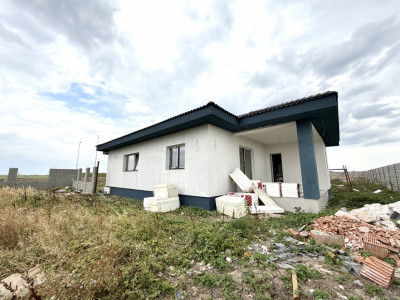 Casa individuala cu 3 camere pe parter, zona Sanandrei