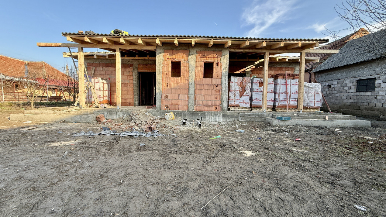 Duplex cu 3 camere si 2 bai pe parter, zona Albina 1, foxfort.ro