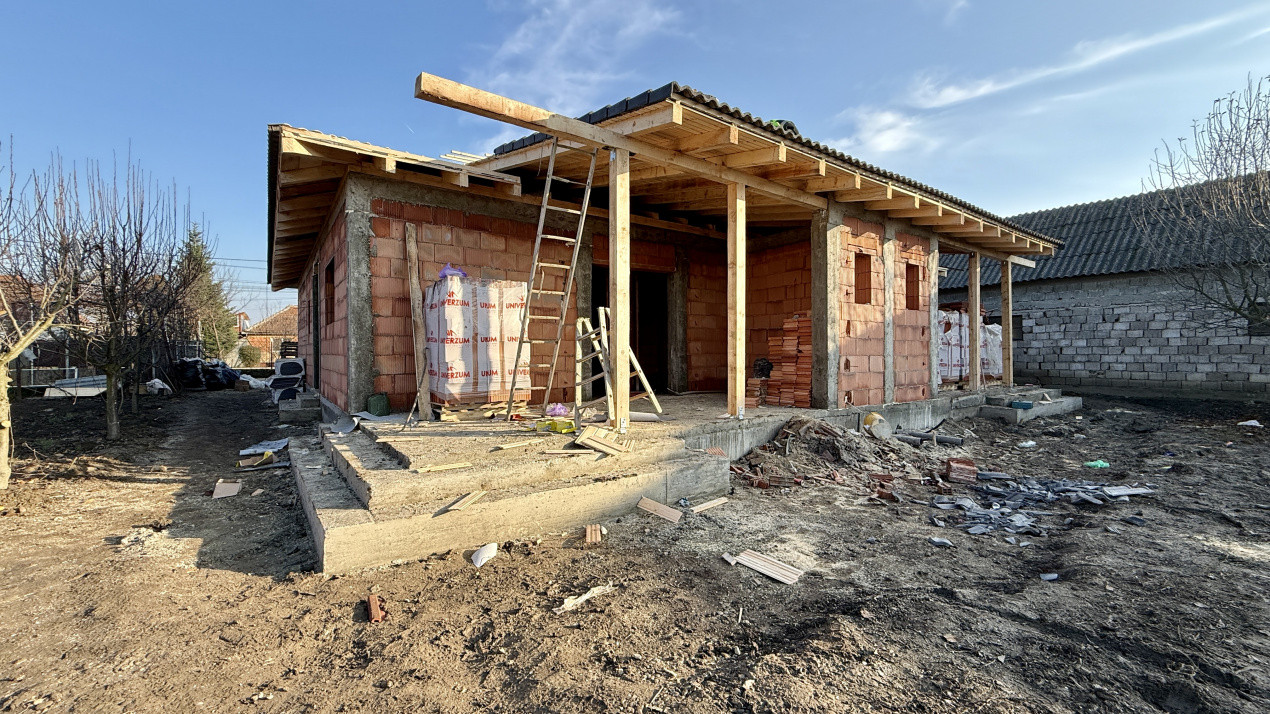 Duplex cu 3 camere si 2 bai pe parter, zona Albina 2, foxfort.ro