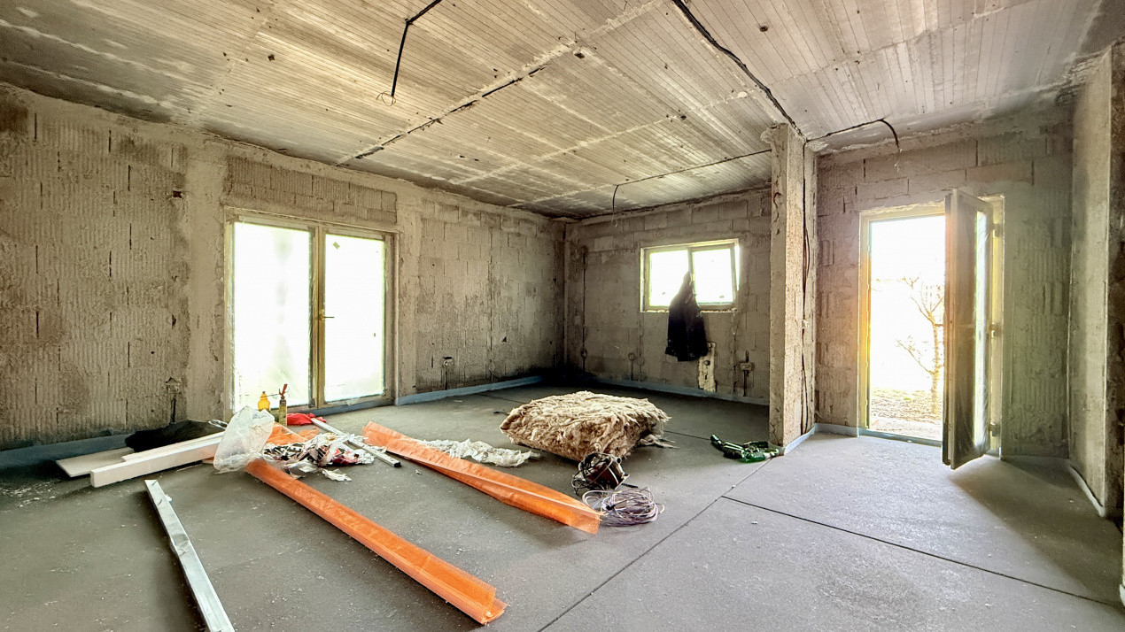 Duplex cu 3 camere si 2 bai pe parter, zona Albina 4, foxfort.ro