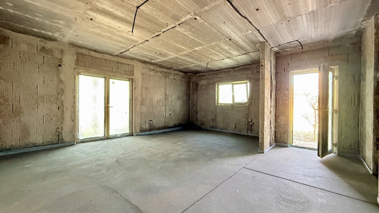 Duplex cu 3 camere si 2 bai pe parter, zona Albina 4, foxfort.ro
