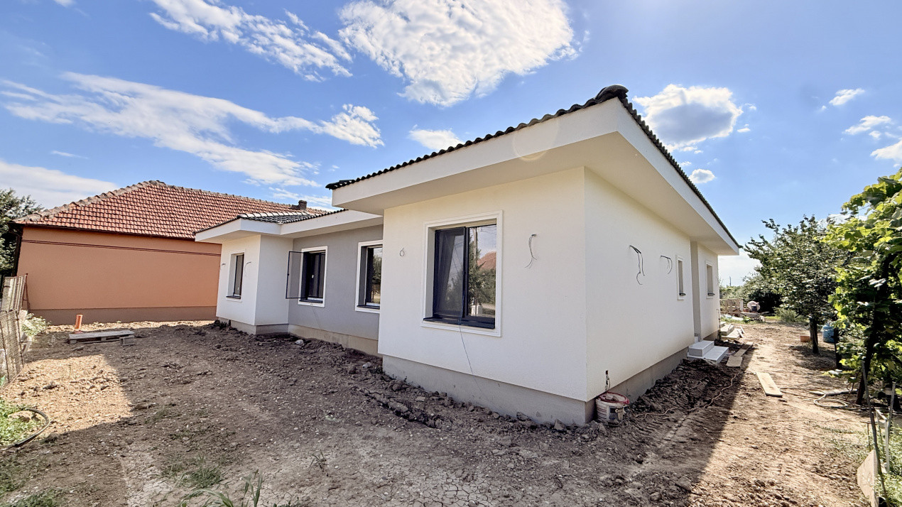 Duplex cu 3 camere si 2 bai pe parter, zona Albina 13, foxfort.ro