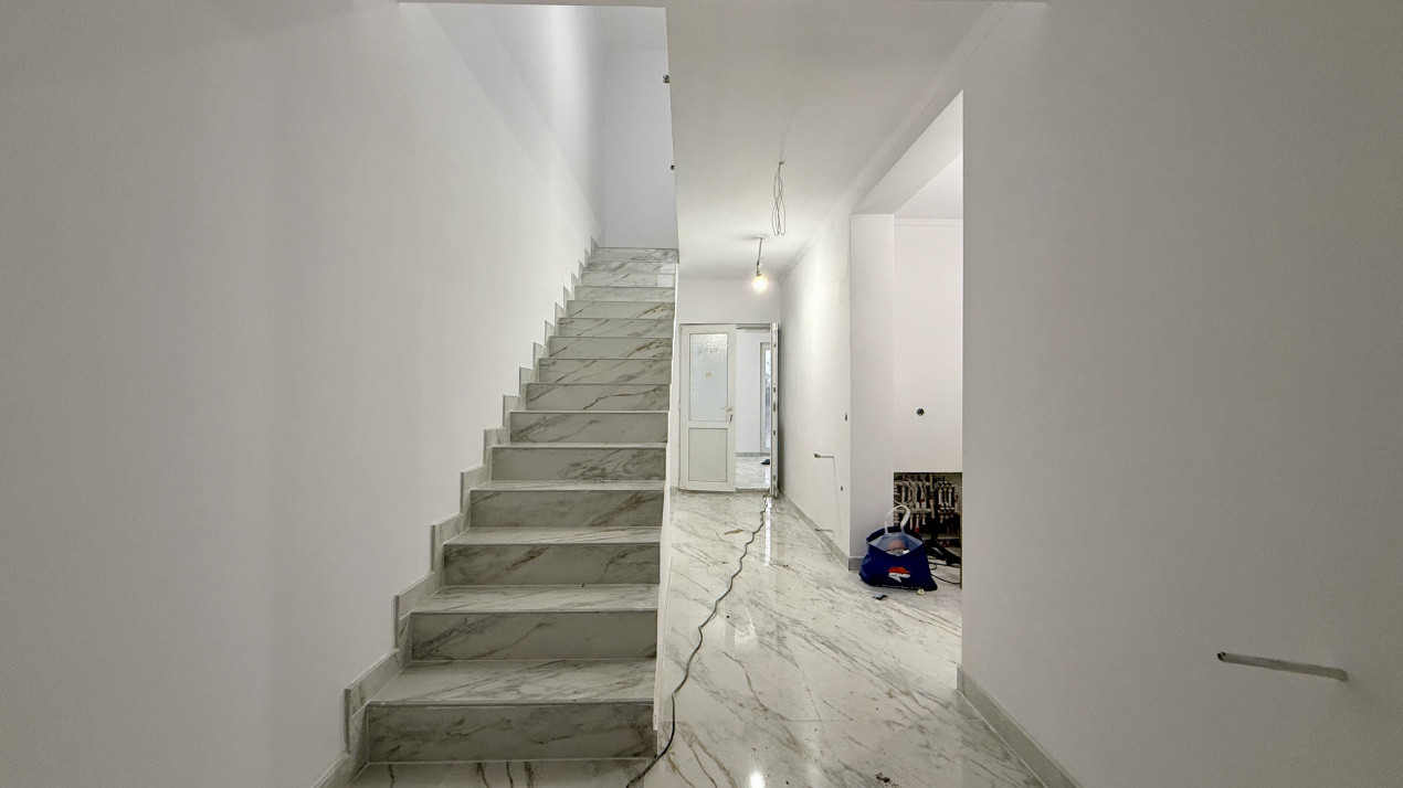 Duplex cu 4 camere, Parter + Mansarda, zona Sanandrei 23, foxfort.ro