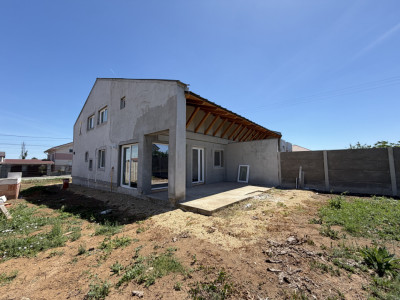 Duplex cu 4 camere, Parter + Mansarda, zona Sanandrei