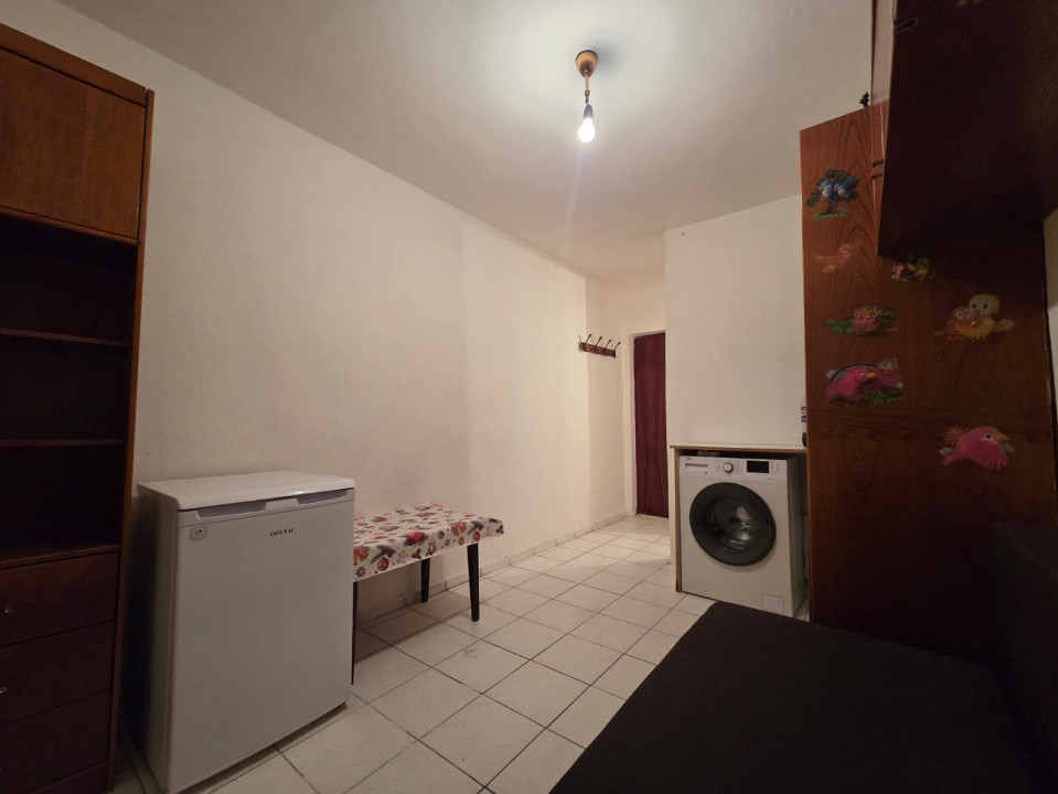 Garsoniera de vanzare, confort 3, Etaj 1, zona Romanilor 2, foxfort.ro