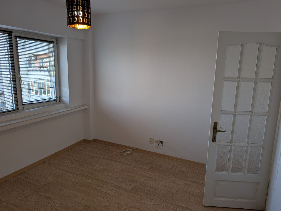  Apartament de vanzare de 165 mp cu 4 camere, zona Intim Arad 7, foxfort.ro