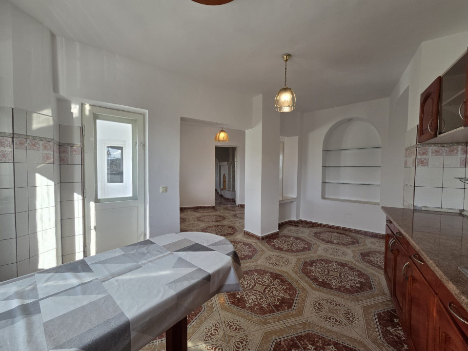 Apartament de 165 mp, 4 camere, zona Intim, Arad 20, foxfort.ro