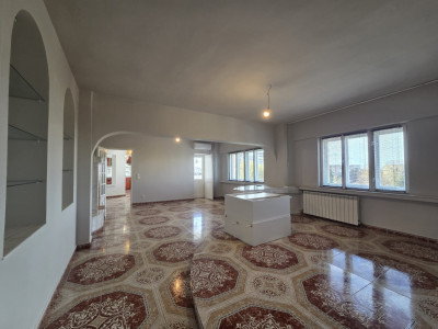  Apartament de vanzare de 165 mp cu 4 camere, zona Intim Arad imagine mica 11, foxfort.ro