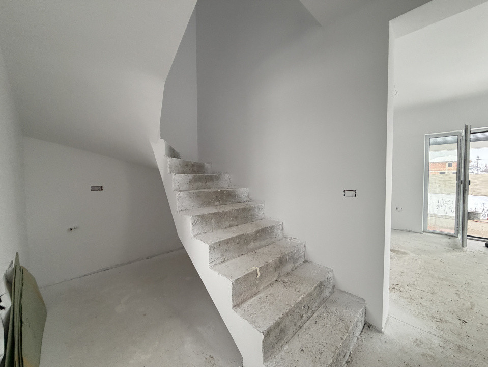 Duplex cu 3 camere la cheie, teren 270 mp, perete dublu - Sanandrei 7, foxfort.ro