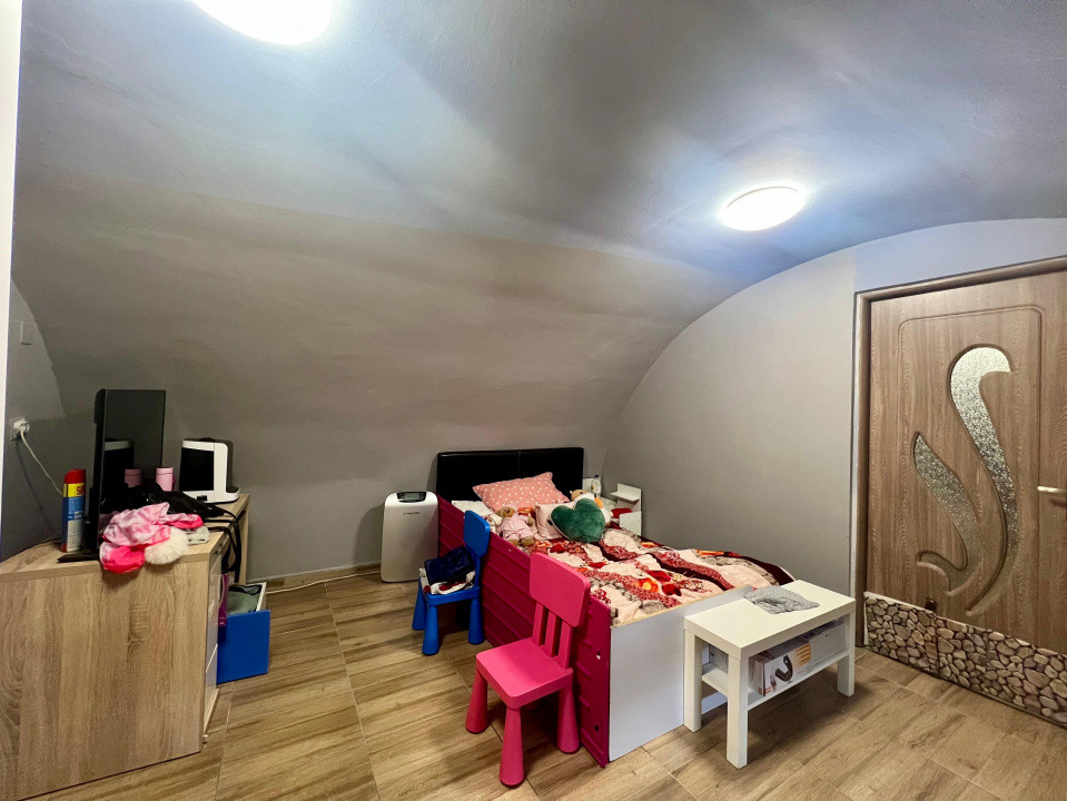 Apartament 3 camere la curte comuna de vanzare, zona Traian 5, foxfort.ro