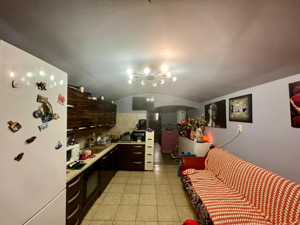 Apartament 3 camere la curte comuna de vanzare, zona Traian 9, foxfort.ro