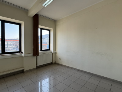 Birou de inchiriat 12 mp, etaj 1, zona Lipovei