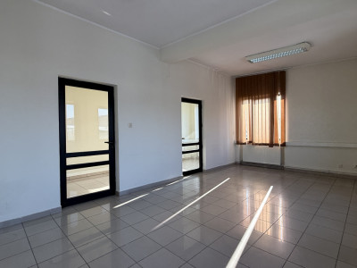 Birou de inchiriat 25 mp, zona Lipovei