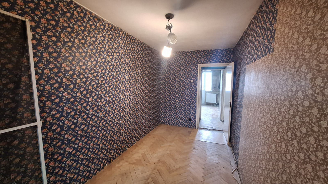 Apartament cu 3 camere + boxa, zona Sagului 2, foxfort.ro