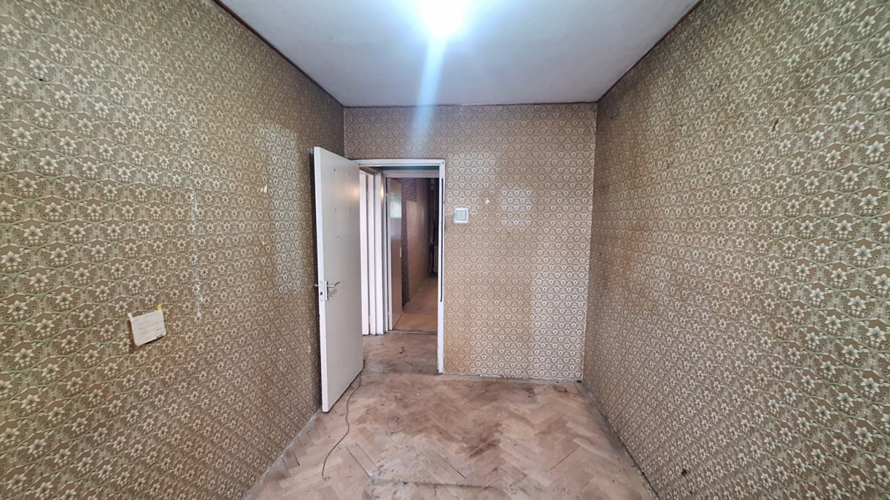 Apartament cu 3 camere + boxa, zona Sagului 3, foxfort.ro