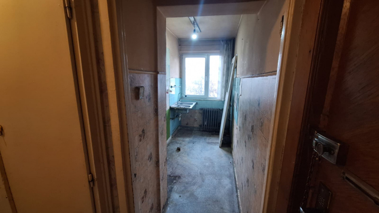 Apartament cu 3 camere + boxa, zona Sagului 6, foxfort.ro