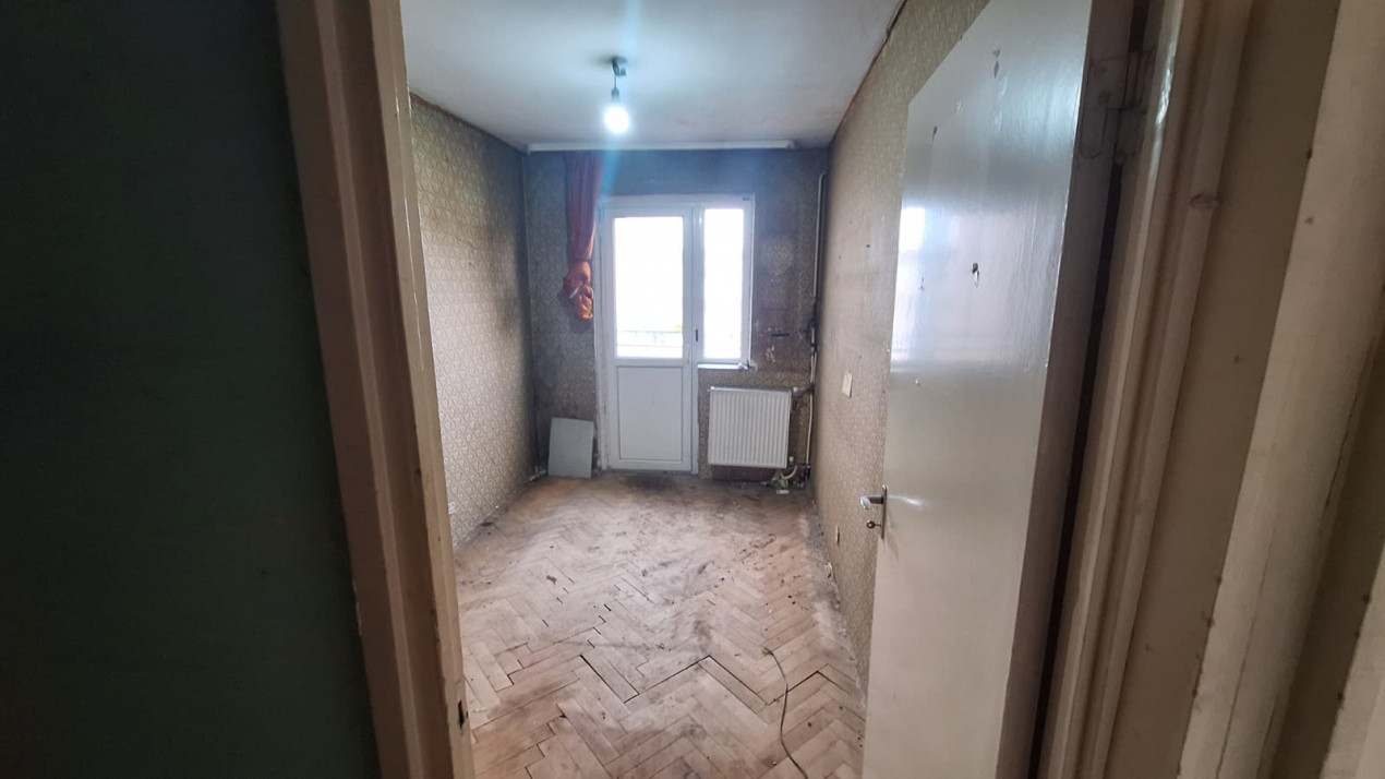 Apartament cu 3 camere + boxa, zona Sagului 8, foxfort.ro