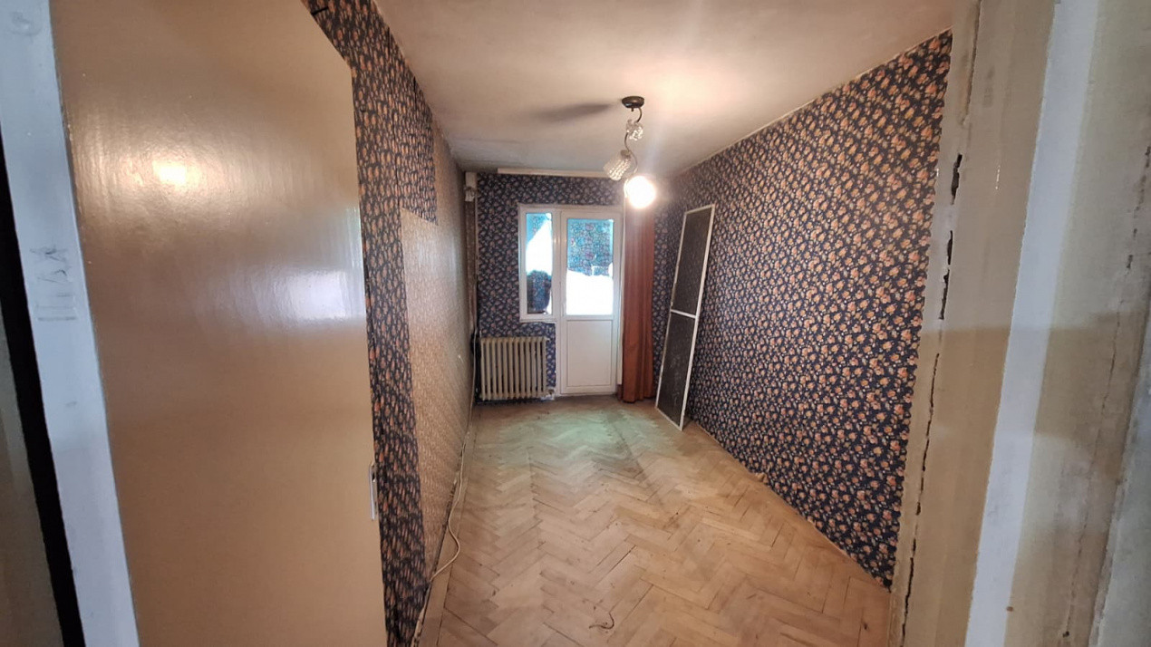 Apartament cu 3 camere + boxa, zona Sagului 9, foxfort.ro