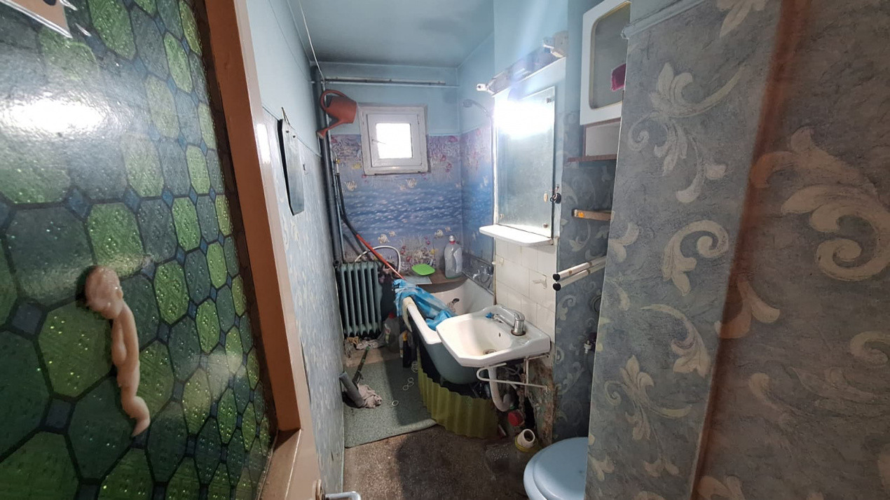 Apartament cu 3 camere + boxa, zona Sagului 10, foxfort.ro