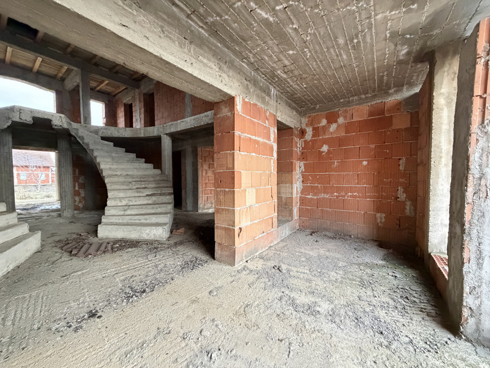 OPORTUNITATE - Casa individuala la rosu, teren de 851 mp in Peciu Nou 3, foxfort.ro