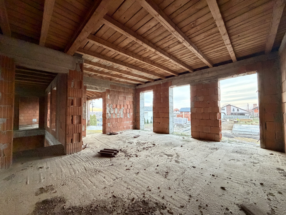 OPORTUNITATE - Casa individuala la rosu, teren de 851 mp in Peciu Nou 6, foxfort.ro