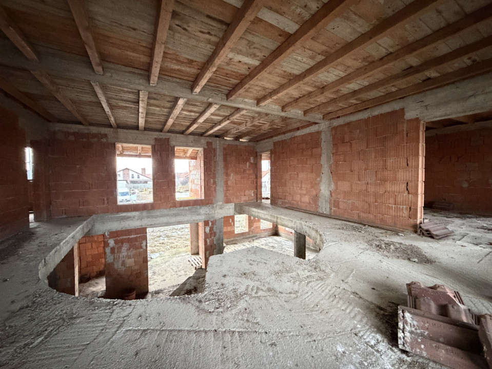 OPORTUNITATE - Casa individuala la rosu, teren de 851 mp in Peciu Nou 7, foxfort.ro