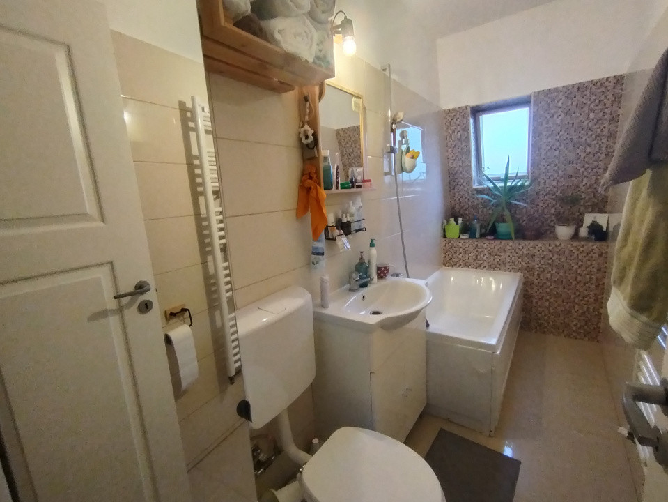 Apartament cu 3 camere de vanzare, zona Girocului 4, foxfort.ro