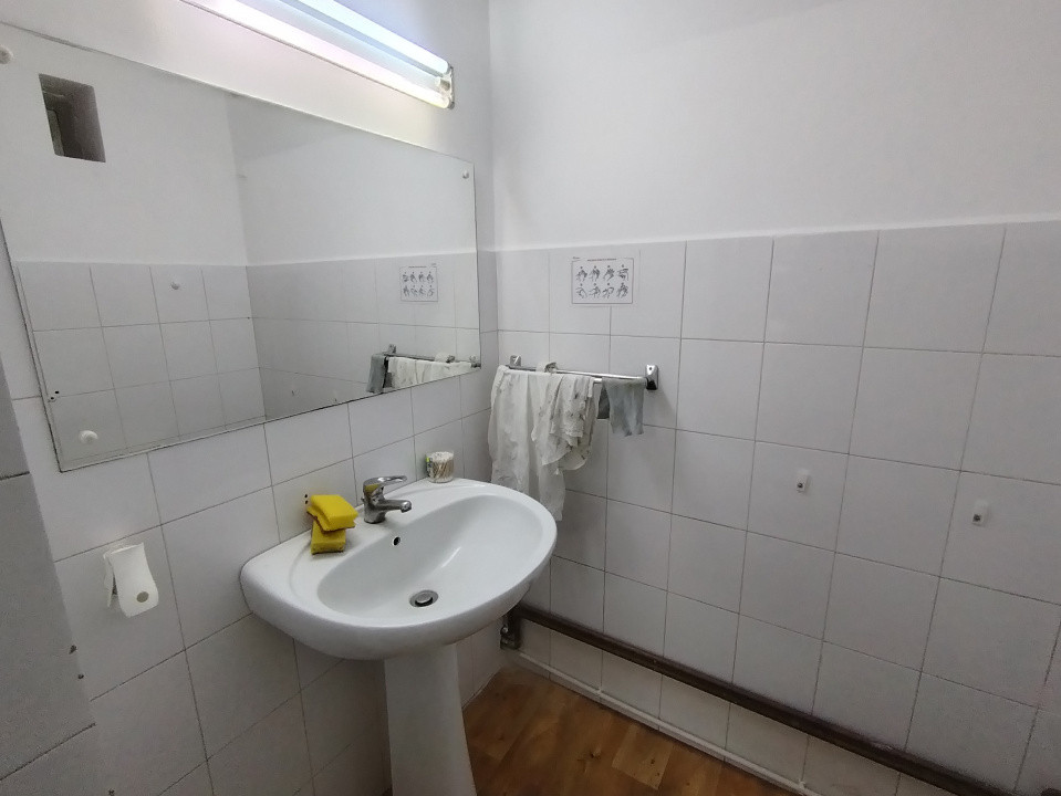 Spatiu comercial cu 3 incaperi de inchiriat in zona Spitalul Judetean 2, foxfort.ro