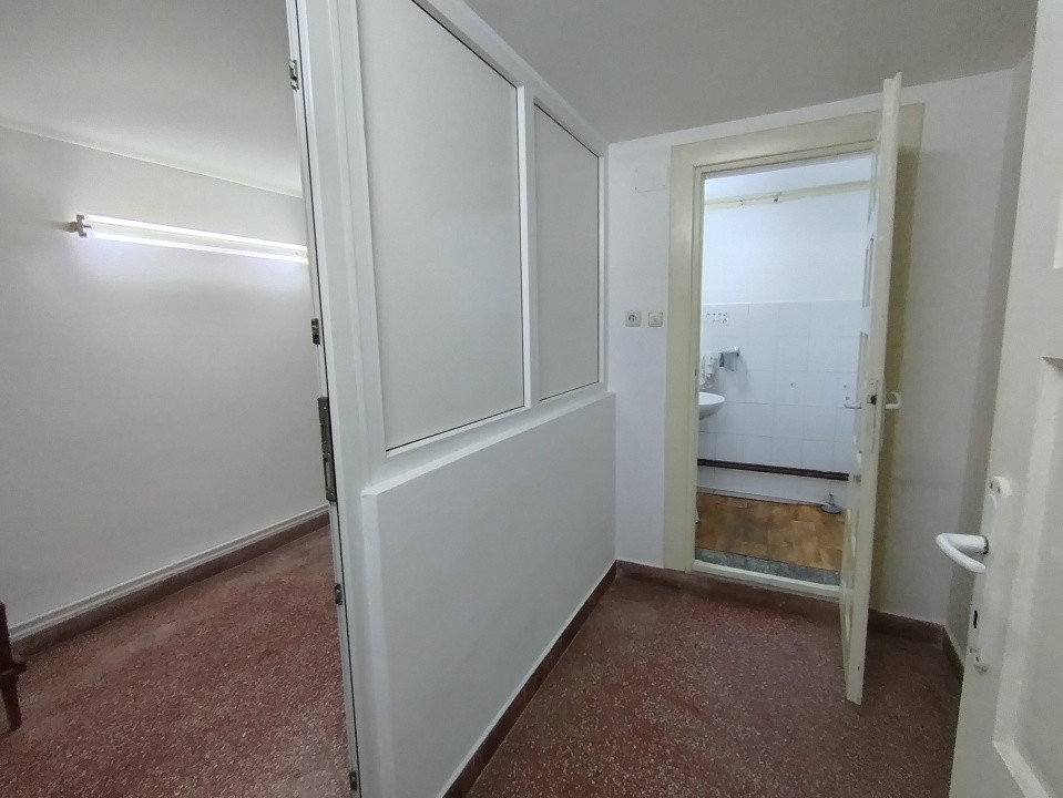 Spatiu comercial cu 3 incaperi de inchiriat in zona Spitalul Judetean 3, foxfort.ro