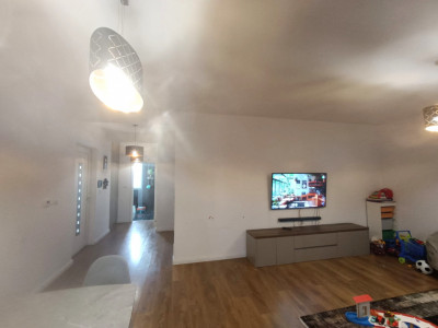 Triplex 4 camere, 110 mp, sistem smart home, zona Giroc imagine mica 30, foxfort.ro