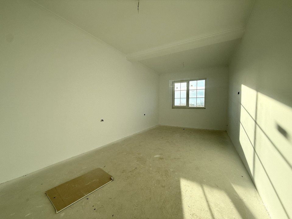 Duplex cu 5 camere despartit prin camera tehnica, in Giarmata 12, foxfort.ro