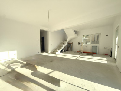 Duplex cu 5 camere despartit prin camera tehnica, in Giarmata