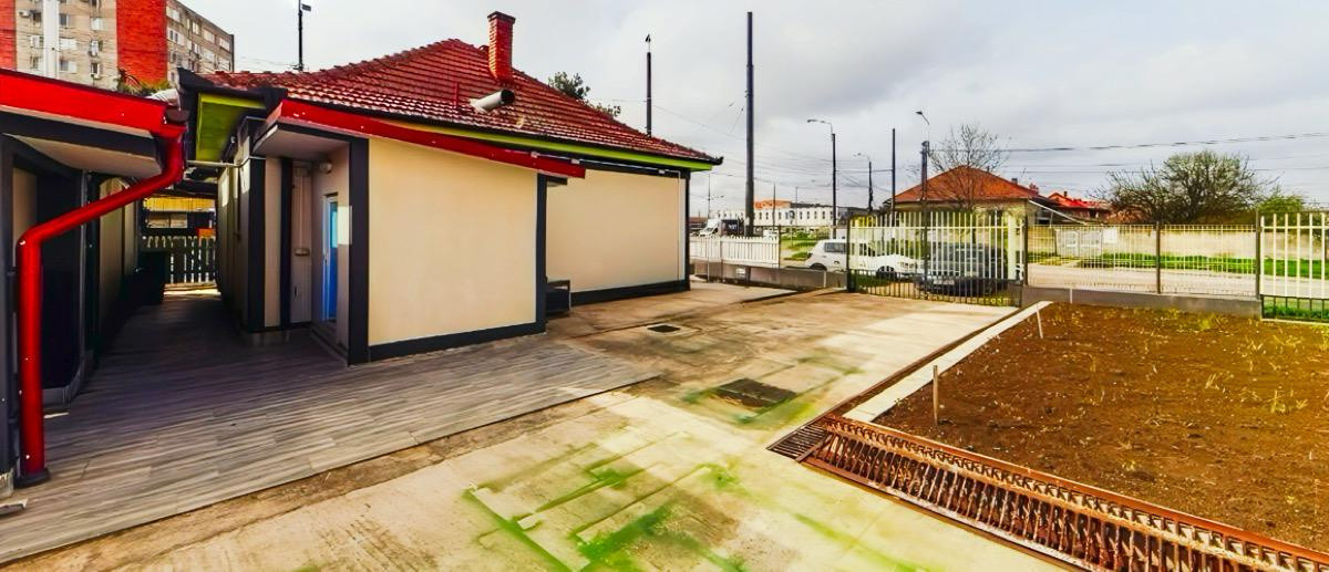 Spatiu comercial si terasa cu casa de locuit - zona Dambovita 7, foxfort.ro