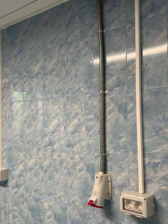 Spatiu comercial si terasa cu casa de locuit - zona Dambovita 12, foxfort.ro