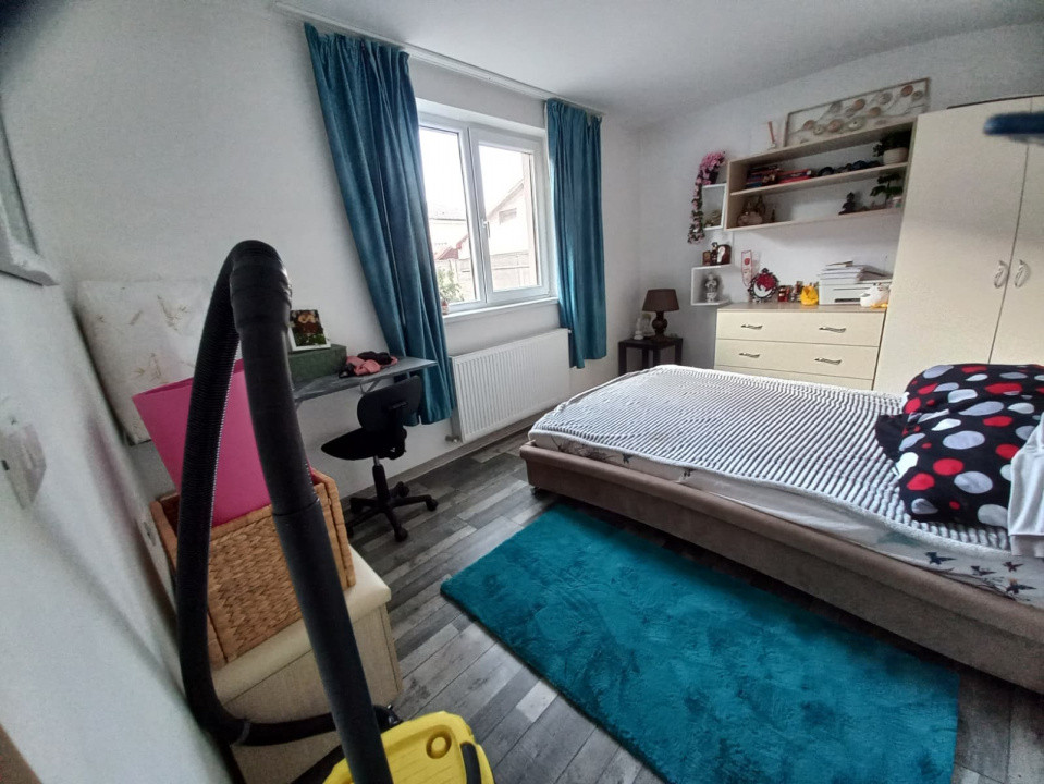 Casa individuala cu 5 camere si teren de 1307 mp in Ghiroda 3, foxfort.ro