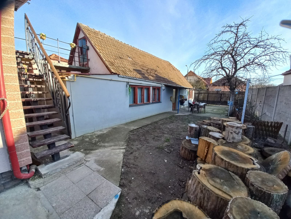 Casa individuala cu 5 camere si teren de 1307 mp in Ghiroda 12, foxfort.ro