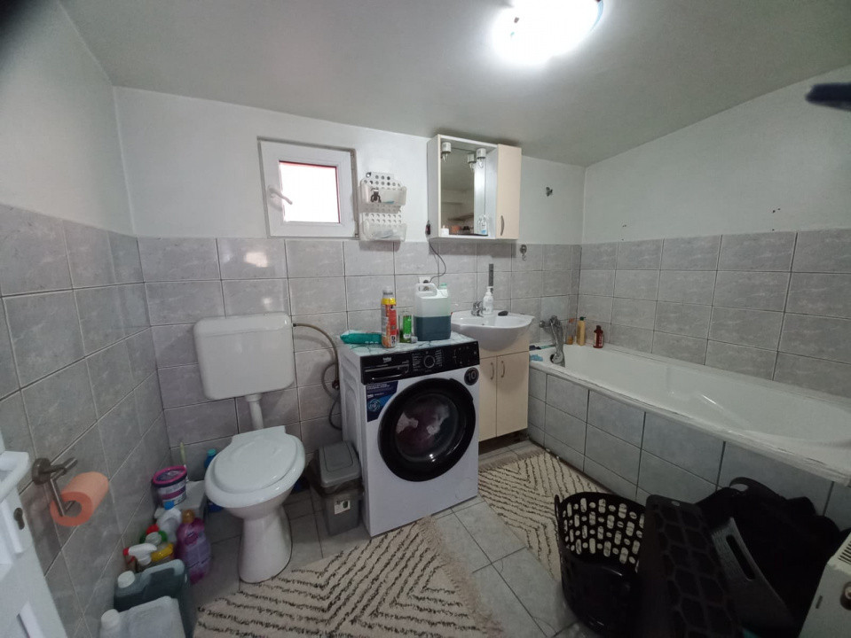 Casa individuala cu 5 camere si teren de 1307 mp in Ghiroda 15, foxfort.ro