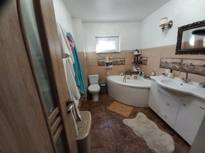 Casa individuala cu 5 camere si teren de 1307 mp in Ghiroda imagine mica 5, foxfort.ro