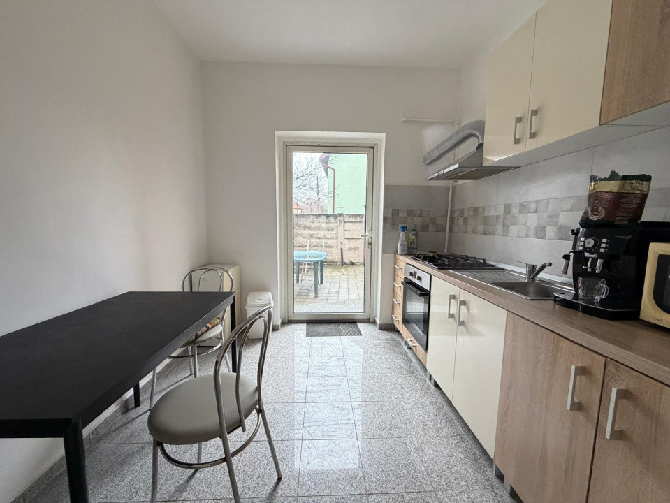 Casa individuala cu 5 camere de inchiriere in zona Balcescu 12, foxfort.ro