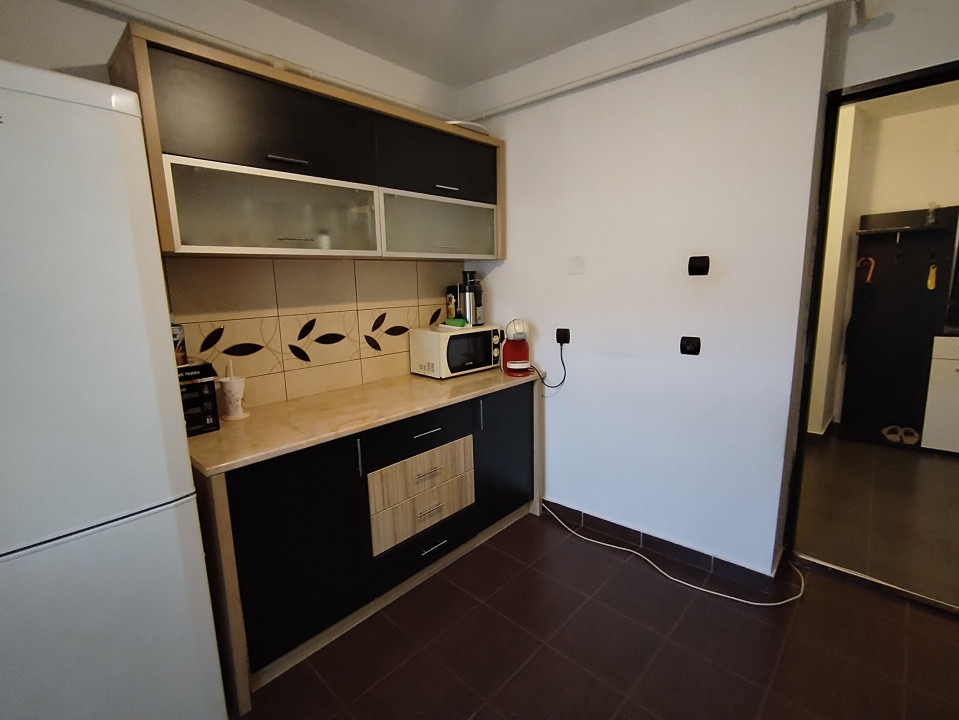 Apartament cu 3 camere de vanzare in Timisoara, zona Soarelui 9, foxfort.ro