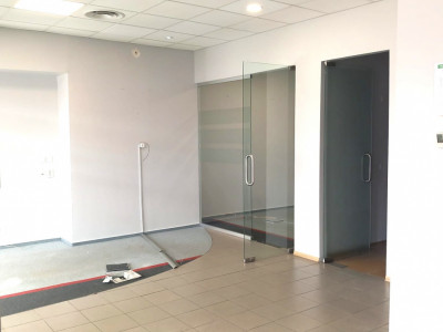 Spatiu comercial de inchiriat, pentru birouri sau alte activitati imagine mica 5, foxfort.ro
