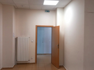 Spatiu comercial de inchiriat, pentru birouri sau alte activitati imagine mica 10, foxfort.ro