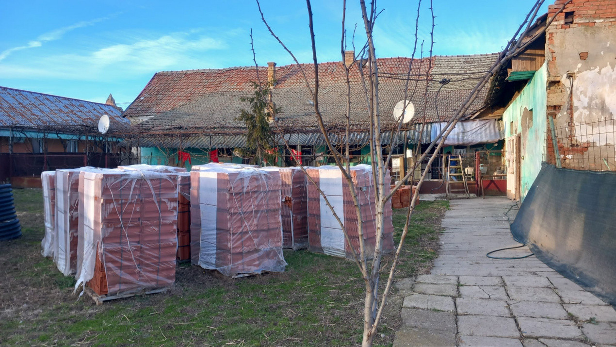 Casa individuala + hala de vanzare in Grabat  3, foxfort.ro