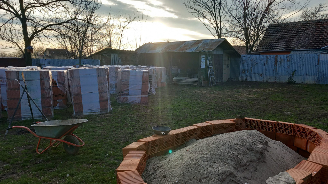 Casa individuala + hala de vanzare in Grabat  5, foxfort.ro