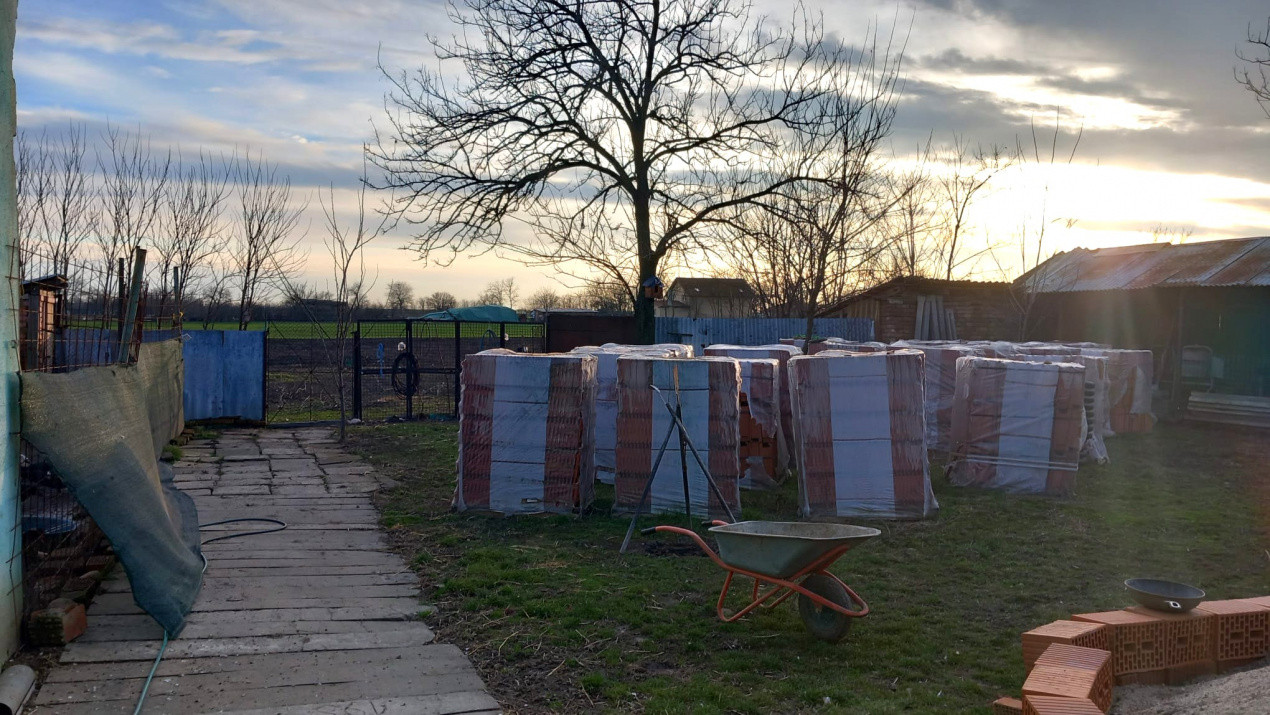 Casa individuala + hala de vanzare in Grabat  9, foxfort.ro